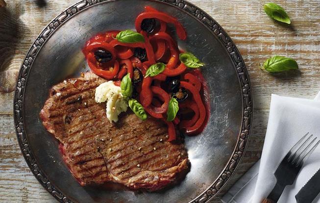 Rib Eye steak s restovanou paprikou