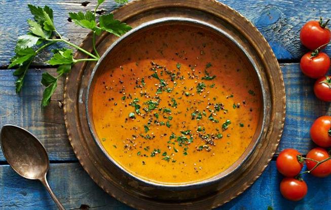 Krémová paradajková polievka s bylinkami