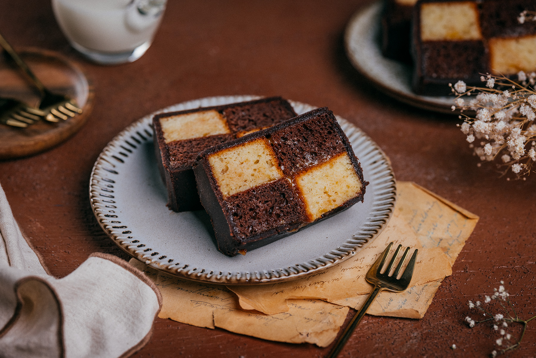 Šachovnicový koláč s kakaovým marcipánom