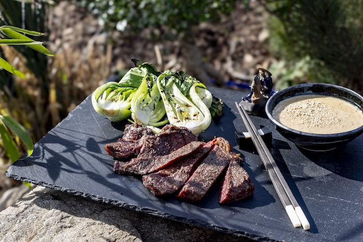 Grilovaný wagyu steak s pak choi