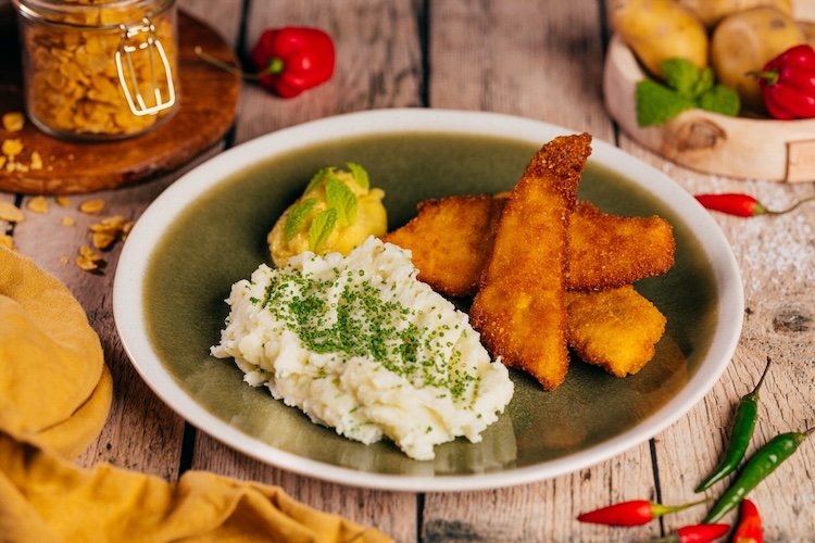 Vyprážaná ryba v chrumkavom obale s chilli–mangovou omáčkou