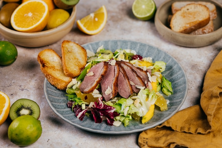 Pečené husacie prsia s exotickým citrusovým šalátom