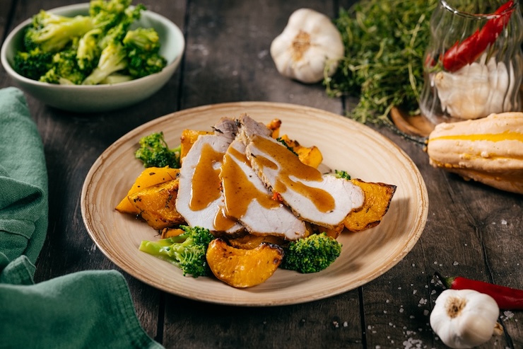 Pečené bravčové karé s medom, brokolicou a tekvicou