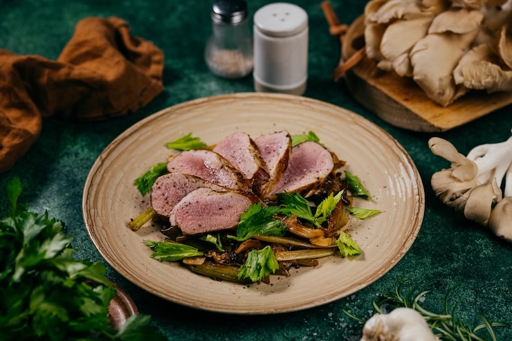 Bravčová panenka s restovanou hlivou, zelerom a pancettou