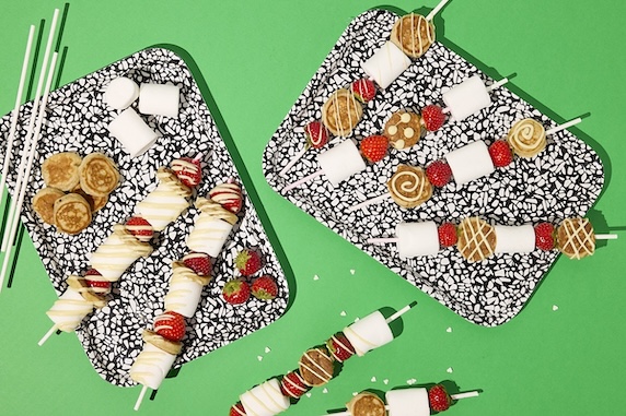 Špíz z mini lievancov s marshmallows a jahodami