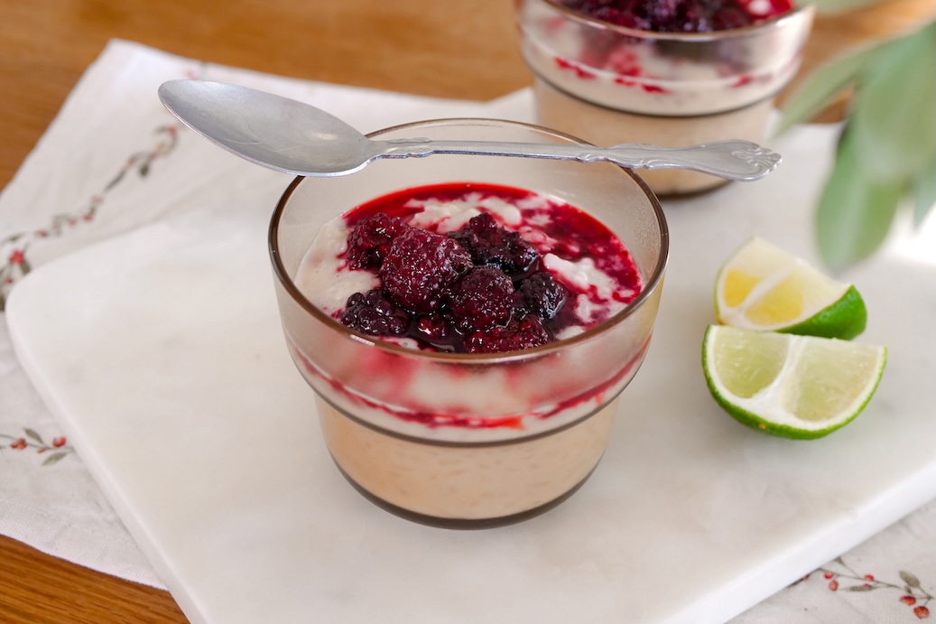 Mliečna ryža s černicami