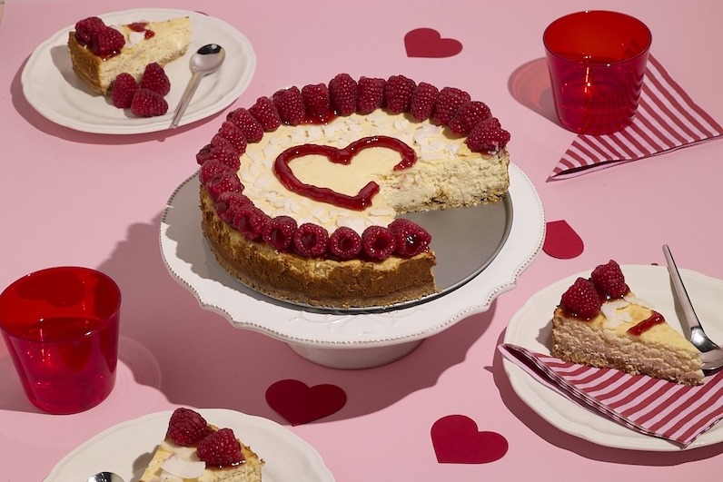 Valentínsky kokosovo-malinový cheesecake