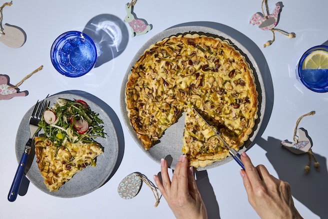 Bryndzový koláč s pórom a orechmi