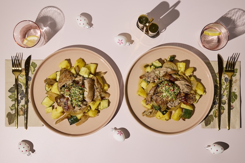 Pečené jahňacie stehno s chrenovou salsou, zemiakmi a cuketou