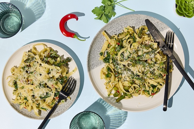 Tagliatelle so špargľou, čili a parmezánom