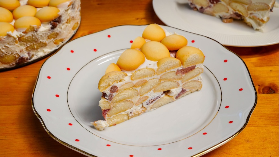 Retro nepečená piškótová torta s jahodami