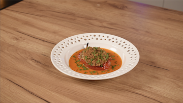Zapečená paprika s kuracím mäsom a omáčkou z pečených paradajok