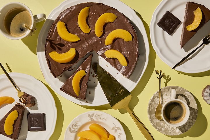 Nepečená čokoládovo - broskyňová torta