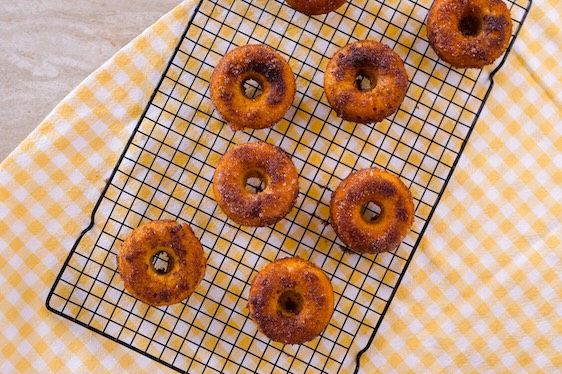 Pečené škoricové mini donuty