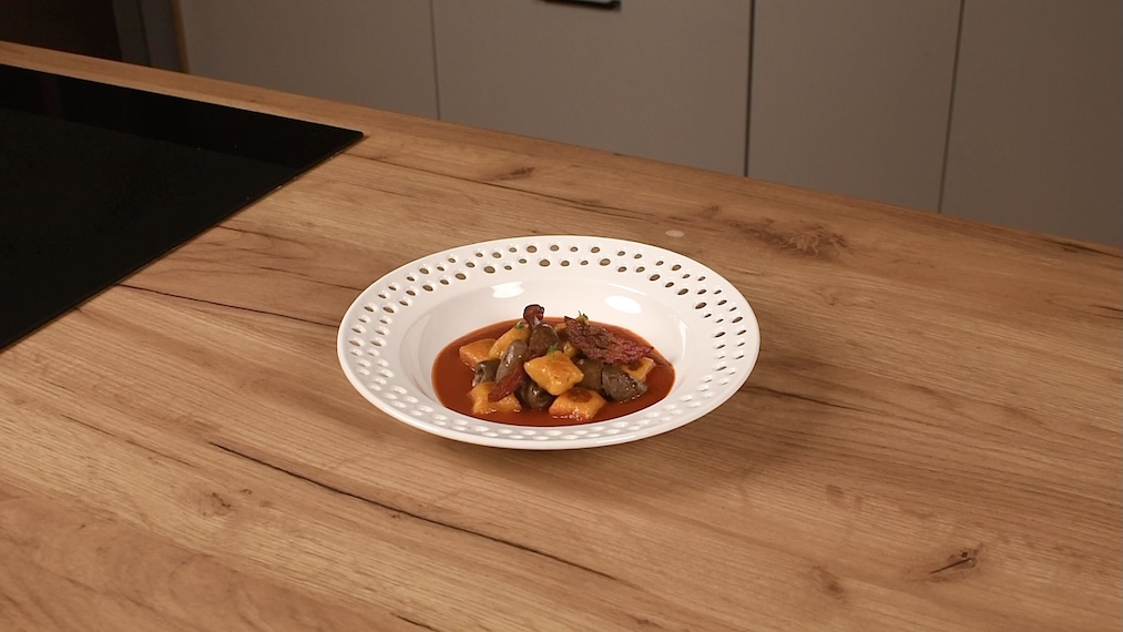 Kuracie srdiečka s tekvicovými gnocchi a paradajkovo-cviklovou omáčkou